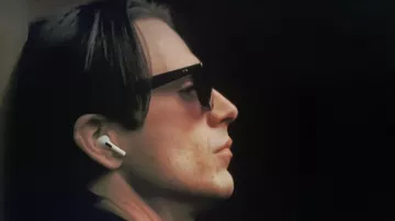 Sunglasses worn by Max (Sebastian Stan) in Sharper Apple