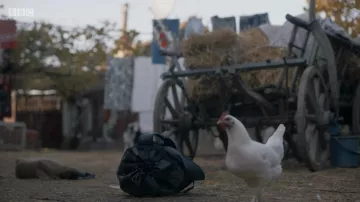 Sac à dos noir d’Eve Polastri (Sandra Oh) vue dans Killing Eve (saison 3 épisode 4)
