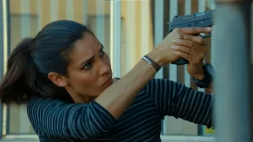 Bracelet brun porté par Kensi Blye (Daniela Ruah) dans NCIS: Los Angeles TV show (saison 9 épisode 10)