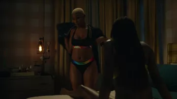 Calvin Klein Underwear porté par Tye (Jerrie Johnson) vu dans les tenues de la série télévisée Harlem (saison 2 épisode 8)