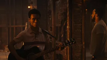 Polo rayé porté par Kevin Presley (Jahi Di’Allo Winston) vu dans We Have a Ghost