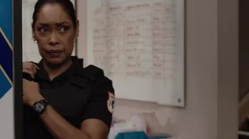 Casio G-Shock en montre noire portée par Tommy Vega (Gina Torres) comme on le voit dans 9-1-1: Lone Star (S04E06)