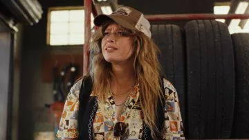 Western square print shirt worn by Charlie Cale (Natasha Lyonne) in Poker Face TV series (Season 1 Episode 2)