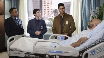 Montre portée par le Dr Jared Kalu (Chuku Modu) dans les tenues de la série télévisée The Good Doctor (S06E15)