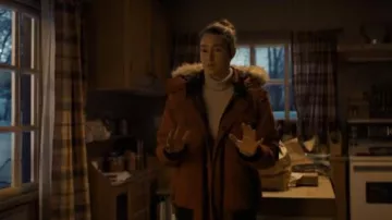 Veste parka portée par Eleanor Falco (Shailene Woodley) dans To Catch a Killer