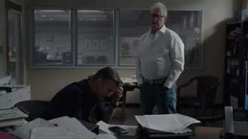 Ceinture portée par Stanley Cornik (Jeff Perry) dans les tenues de la série télévisée Alaska Daily (saison 1, épisode 8)