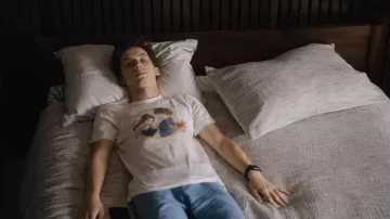 T-shirt porté par Percy (Andrew Barth Feldman) comme on le voit dans le film No Hard Feelings