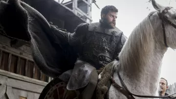 Tunique en cuir portée par Finan (Mark Rowley) comme on le voit dans The Last Kingdom: Seven Kings Must Die