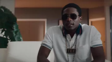 Polo blanc Gucci porté par Terry 'Southwest T’Flenory (Da’Vinchi) vu dans BMF (saison 2 épisode 9)