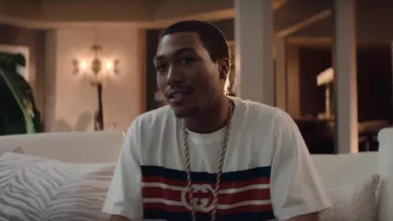 T-shirt Gucci porté par Demetrius 'Big Meech' Flenory (Demetrius Flenory Jr.) vu dans les tenues de la série télévisée BMF (saison 2 épisode 9)