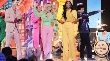 Baskets portées par Ken Jeong dans The Masked Singer (saison 9 épisode 5)