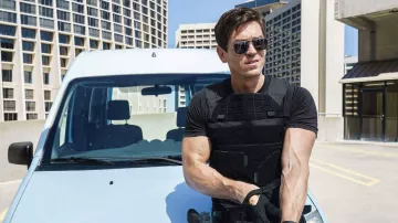 Aviator sunglasses worn by Harry Tasker (Steve Howey) as seen in True Lies TV series outfits (Season 1 Episode 3)