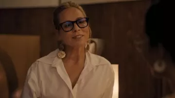 Pendientes de oro usados por Jordan (Maria Bello) como se ve en el armario de carne (Temporada 1)