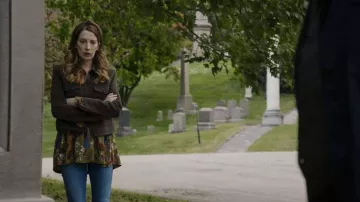 Haut vert imprimé floral porté par Cordelia Bostwick (Molly Bernard) vu dans The Blacklist (S10E04)