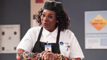 Lunettes portées par Kemi (Gina Yashere) comme on le voit dans les tenues de la série télévisée Bob Hearts Abishola (saison 4)
