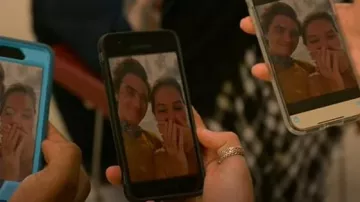 Le smartphone utilisé par JJ Maybank (Rudy Pankow) dans la série Outer Banks (Saison 2)