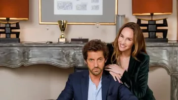 Les lampes d'inspiration ethnique dans le bureau de la Direction dans la série Ici tout commence