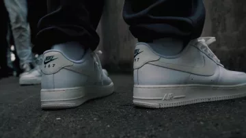 Les sneakers Nike Air Force 1 x 667 dans le clip 669 Part. 2 de 667 feat. Lyonzon