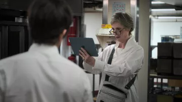 Sac ceinture porté par Constance Carmell (Jane Lynch) vu dans Party Down (S03E05)