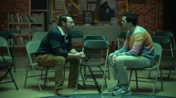 Chaussures en daim portées par Mark (Brandon Scott Jones) dans les tenues de film Renfield