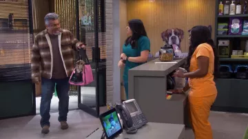 Brown Boots worn by George (George Lopez) as seen in Lopez vs Lopez TV series outfits (Season 1 Episode 16)