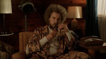 Vestido de estampado floral usado por Carl Nargle (Owen Wilson) como se ve en Paint