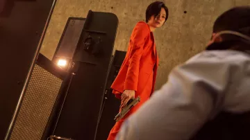Traje naranja usado por Cha Min-hee (Esom) como se ve en los trajes de la película Kill Boksoon