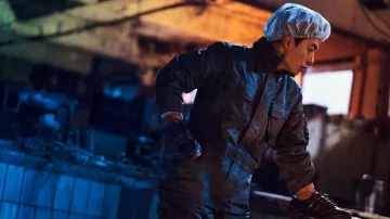 Mono usado por Han Hee-seong (Koo Kyo-hwan) como se ve en Kill Boksoon