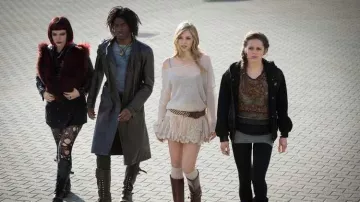 Pattern top worn by Arriane Alter (Daisy Head) in Fallen movie