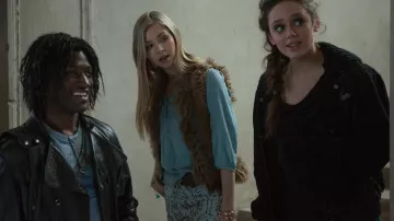 Jupe à motif portée par Gabrielle Givens (Hermione Corfield) dans la garde-robe de film Fallen