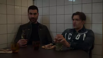 DSquared2 Icon Denim Shirt usada por Jamie Tartt (Phil Dunster) como se ve en Ted Lasso (S03E03)