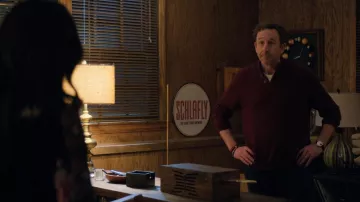Reloj de esfera blanca usado por Dusty (Chris O'Dowd) como se ve en The Big Door Prize (S01E02)