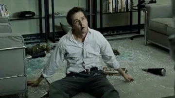 Ceintures portées par le narrateur (Edward Norton) dans le film Fight Club