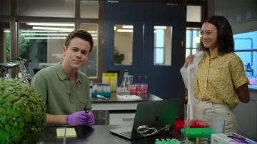 Chemise imprimée jaune portée par Luna (Rachel Marsh) dans la garde-robe de la série télévisée Unstable (saison 1 épisode 2)