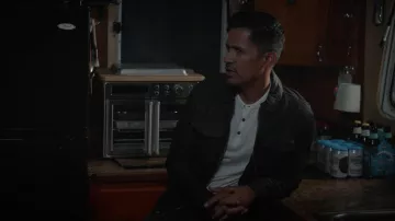 Leather jacket worn by Thomas Magnum (Jay Hernandez) as seen in Magnum P.I. TV series (S05E08)