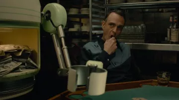 Chemise grise et noire portée par Eddie (Hank Azaria) comme on le voit dans Hello Tomorrow! (S01E09)