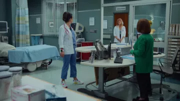 Nike Air Sneakers portées par Lahela 'Doogie' Kamealoha (Peyton Elizabeth Lee) vues dans Doogie Kamealoha, M.D. (S02E01)