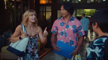 Tote bag worn by Dr. Clara Hannon (Kathleen Rose Perkins) as seen in Doogie Kamealoha, M.D. (S02E03)