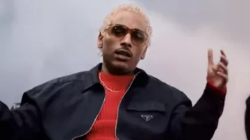 The red wool sweater worn by Laylow in the show Clique