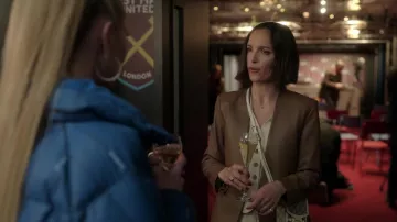 Sac à main Gucci porté par Anastasia Orlov (Elee Nova) dans les tenues de la série télévisée Ted Lasso (S03E04)