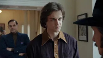 Chemise violette et marron portée par James (Christopher Briney) comme on le voit dans le film Dalíland