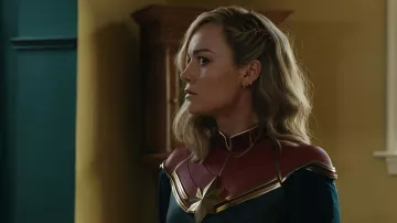 Boucles d’oreilles en or portées par Carol Danvers / Captain Marvel (Brie Larson) comme on le voit dans The Marvels
