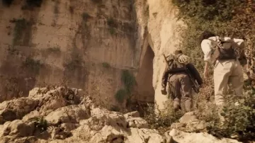 Sac à dos porté par Indiana Jones (Harrison Ford) vu dans Indiana Jones et le cadran du destin