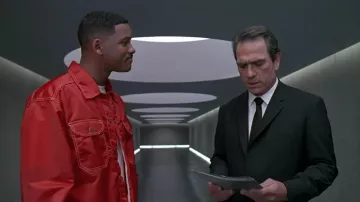 Veste rouge portée par Jay (Will Smith) comme on le voit dans la garde-robe du film Men in Black