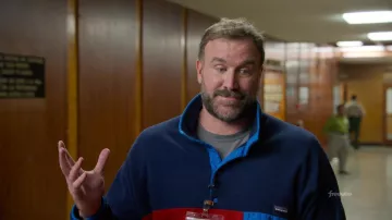 Patagonia Fleece Jacket porté par Ross Kubiak (Ross Kimball) vu dans Jury Duty (S01E05)