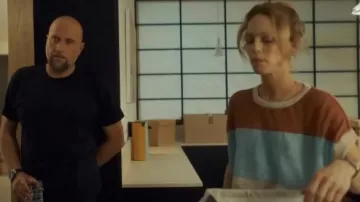 The top with 3 colors burgundy blue and beige worn by Marianne (Vanessa Paradis) in the film Les Accomplices