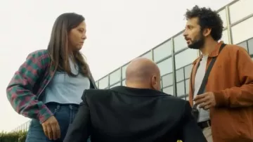 Le blouson à carreaux porté par Stéphanie (Laura Felpin) dans le film Les Complices