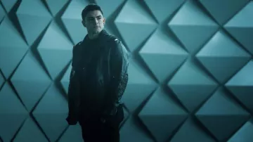 Veste en cuir portée par Néron (Diego Tinoco) comme on le voit dans Les Chevaliers du Zodiaque