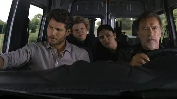 Chemise portée par Aldon (Travis Van Winkle) comme on le voit dans FUBAR (saison 1)