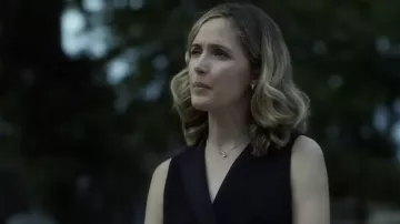 Collier porté par Renai Lambert (Rose Byrne) vu dans Insidious: The Red Door